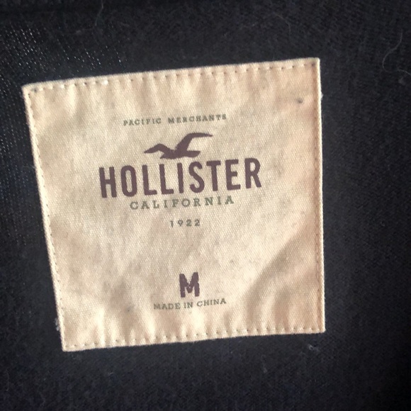 NWOT Vintage Hollister button down cardigan. Pockets in front. Hollister logo - Picture 3 of 12